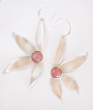 Load image into Gallery viewer, Blossom twist earrings